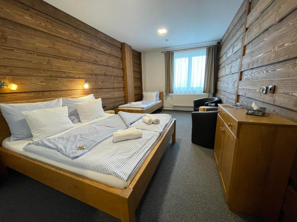 Hotel Kristian Kubova Huť Eksteriør billede