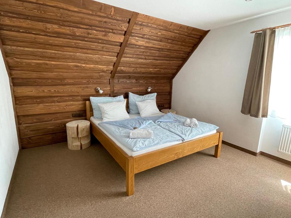 Hotel Kristian Kubova Huť Eksteriør billede