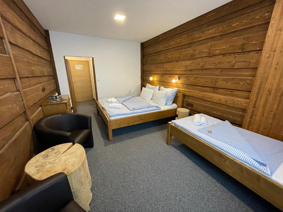 Hotel Kristian Kubova Huť Eksteriør billede