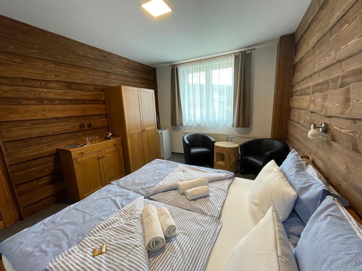 Hotel Kristian Kubova Huť Eksteriør billede