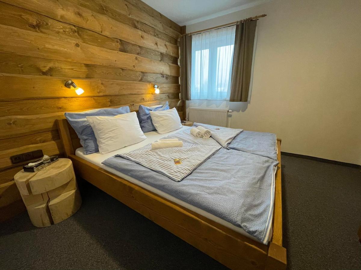 Hotel Kristian Kubova Huť Eksteriør billede