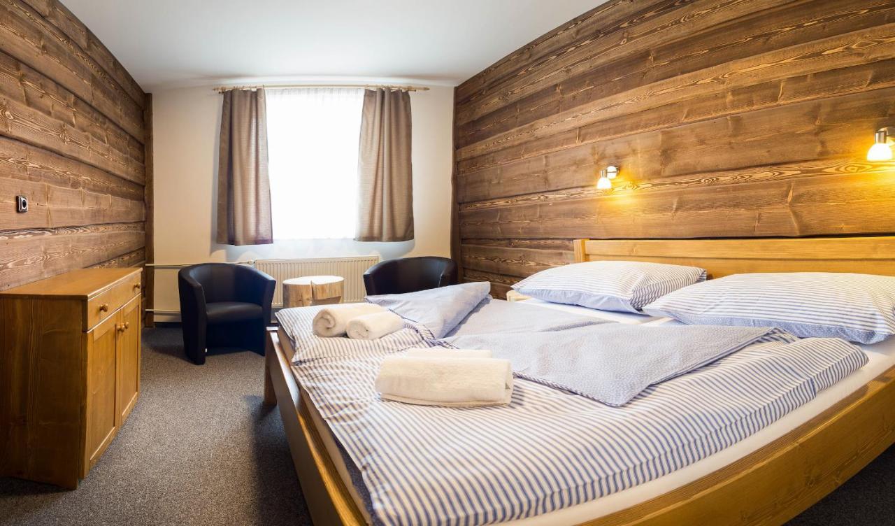 Hotel Kristian Kubova Huť Eksteriør billede