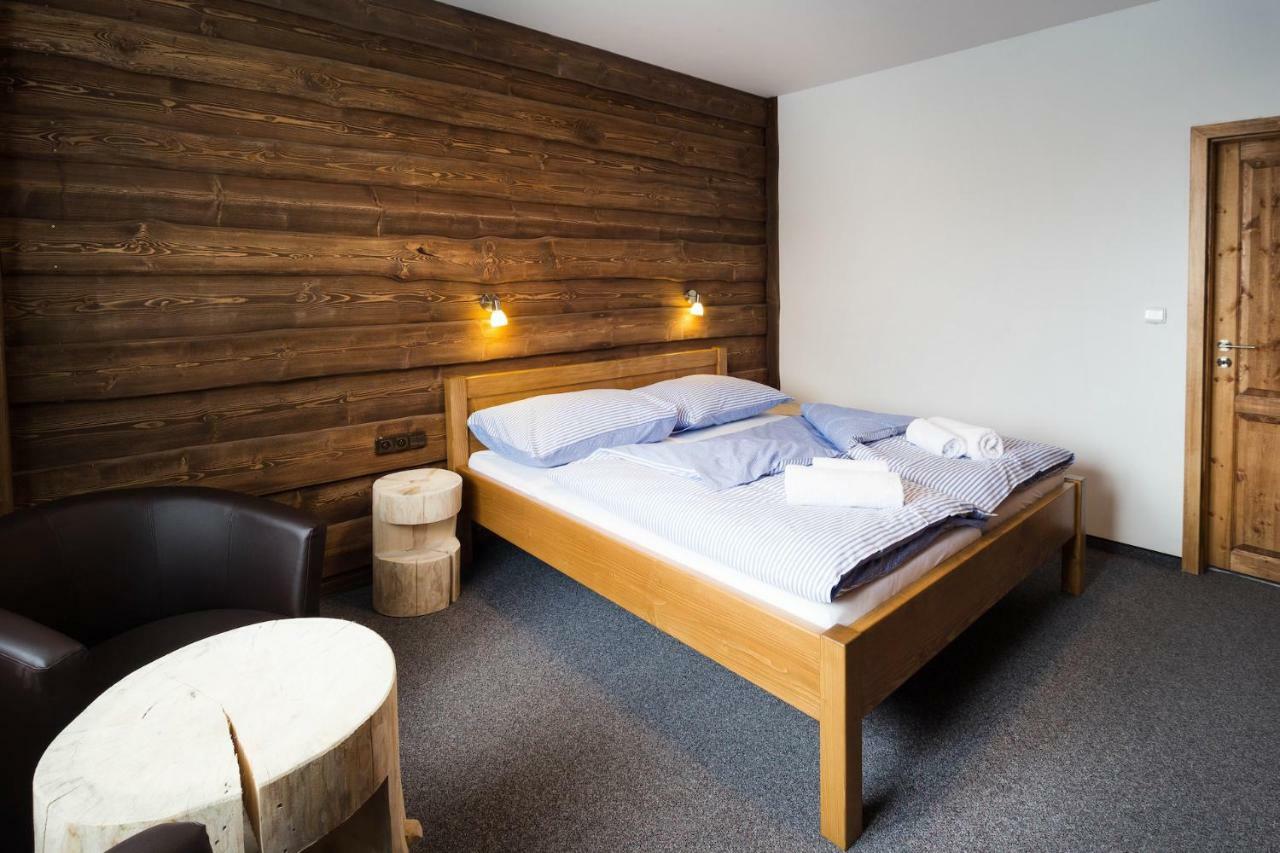 Hotel Kristian Kubova Huť Eksteriør billede