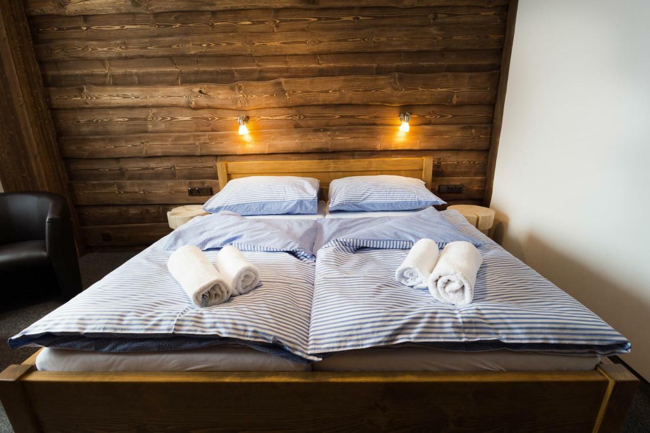 Hotel Kristian Kubova Huť Eksteriør billede